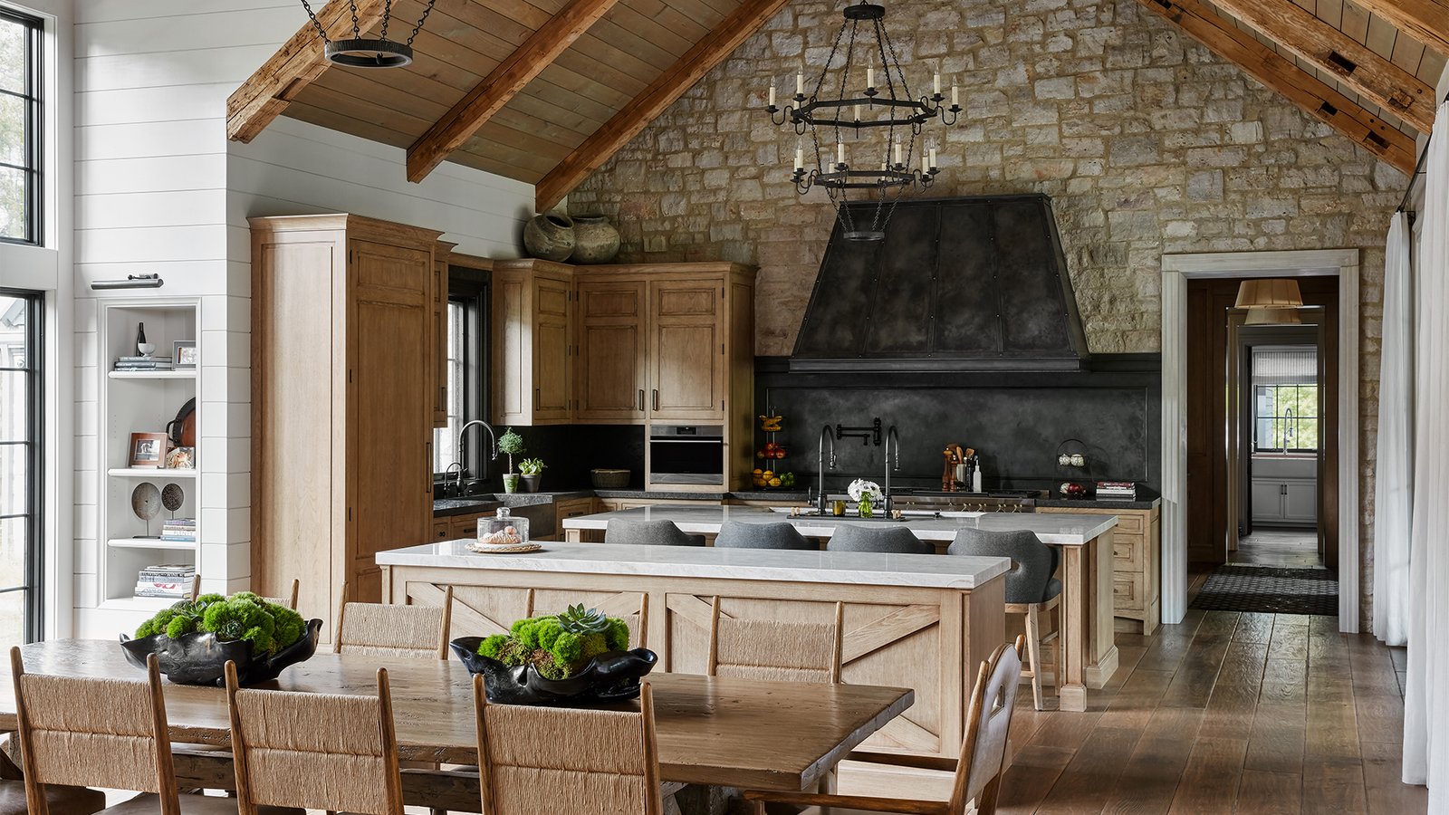 Frank-Ponterio-Interior-Design-Contemporary-Farmhouse-Kitchen-1